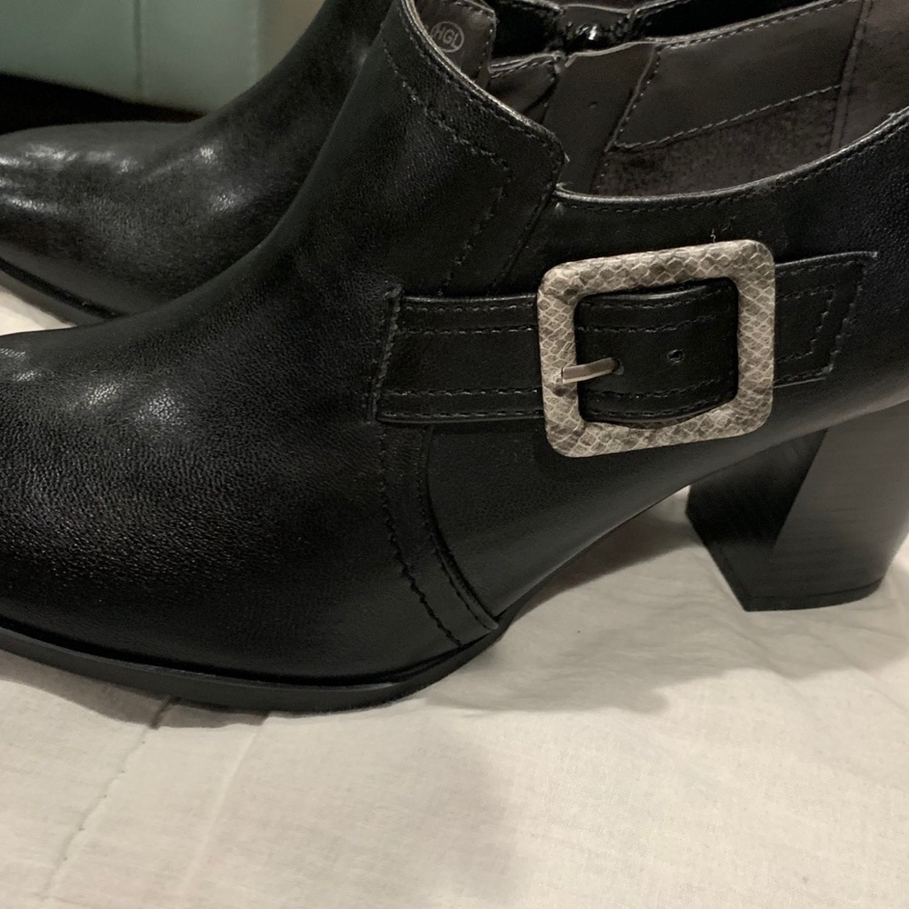 🍀NWOT AEROSOLES  HEEL REST BOOTIES SZ 8.5